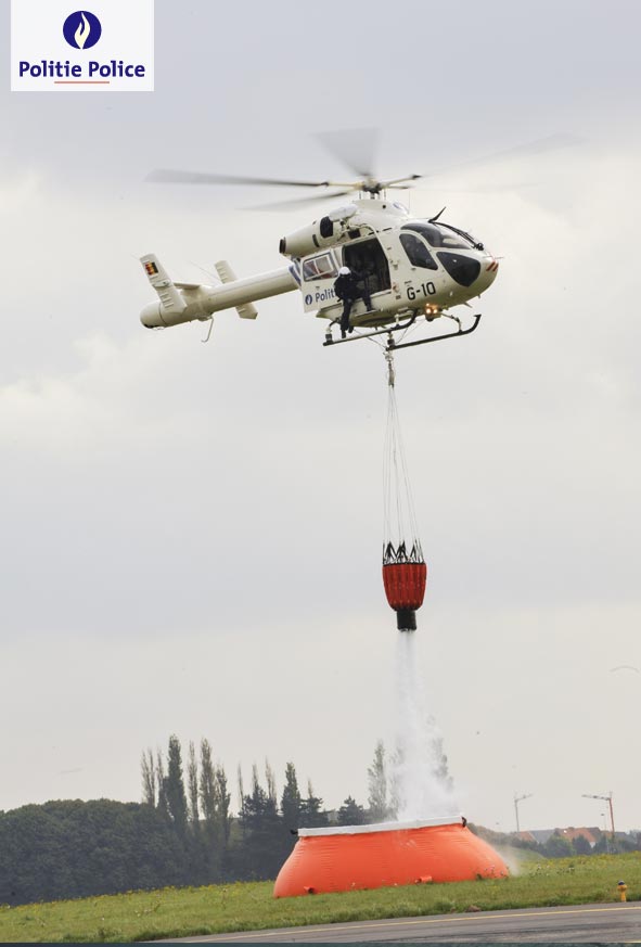 Vandaag trainen onze piloten met de bambi bucket om de brandweerdiensten zo goed mogelijk bij te staan bij grote brandhaarden. #samensterk
