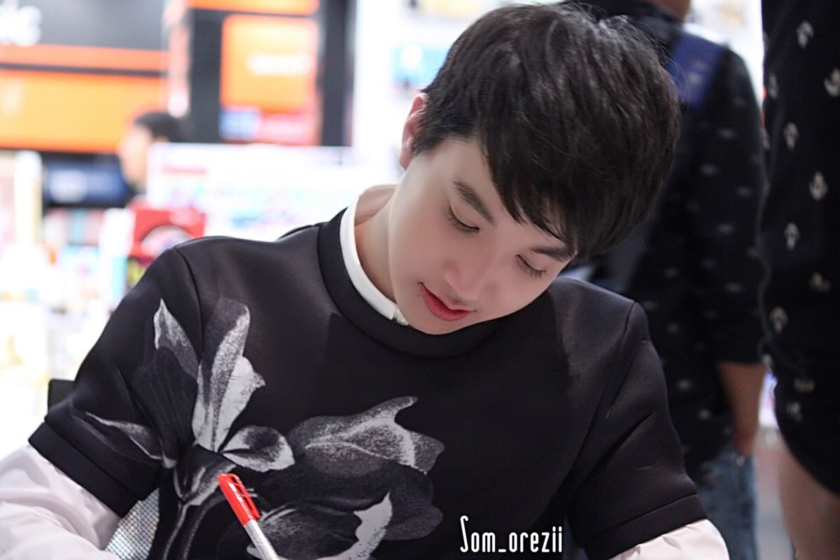 Som_Orezii's tweet photo. รูป @Ritz_TS6 งานเปิดตัวหนังสือ ทำทุกอย่างให้สุด Ritz ณ ร้านหนังสือ26/11/59 #ทําทุกอย่างให้สุดRitz https://t.co/BYOQXXAzND https://t.co/6fHV9NG532