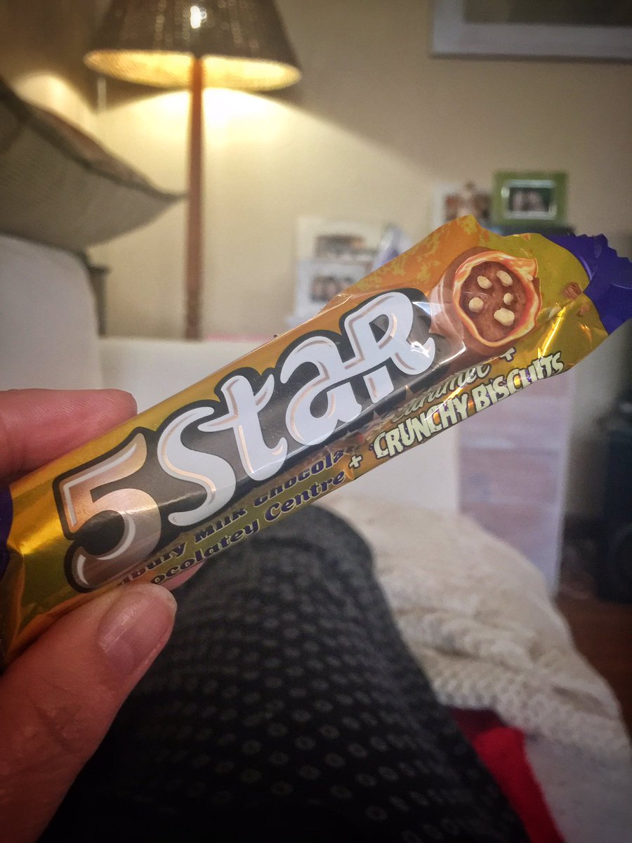 drizzleanddip's tweet photo. So I finally tasted this 5 Star choc from @CadburyChocBar and it was divine 🙌🏻😍 #summerlicious #caramel #crunchybits https://t.co/nC44BD7q5Z