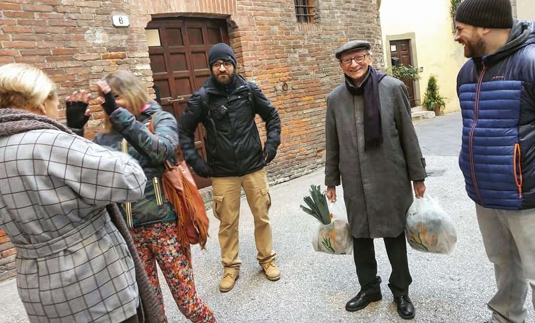 luccacinema's tweet photo. Stamani giriamo ancora dentro le mura di #Lucca
Molti visi felici sul set di #FarEastLucca https://t.co/8qYqSLUFdd
