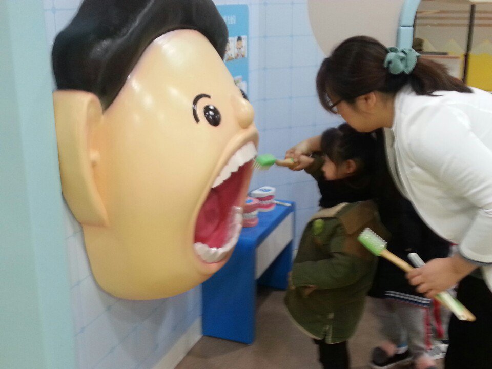 hjstart9550's tweet photo. 성남시 어린이 건강체험관 운영시작!
수정구보건소 1층(75평)을 열린문화공간 기능으로 영양,구강, 음주·흡연·아토피 ·비만예방 6개영역의 체험교육장을 열고 금일 미취학어린이 20명에게 체험교육을 실시했다.
☎031-729-3859 https://t.co/ZoBwJV4MRT