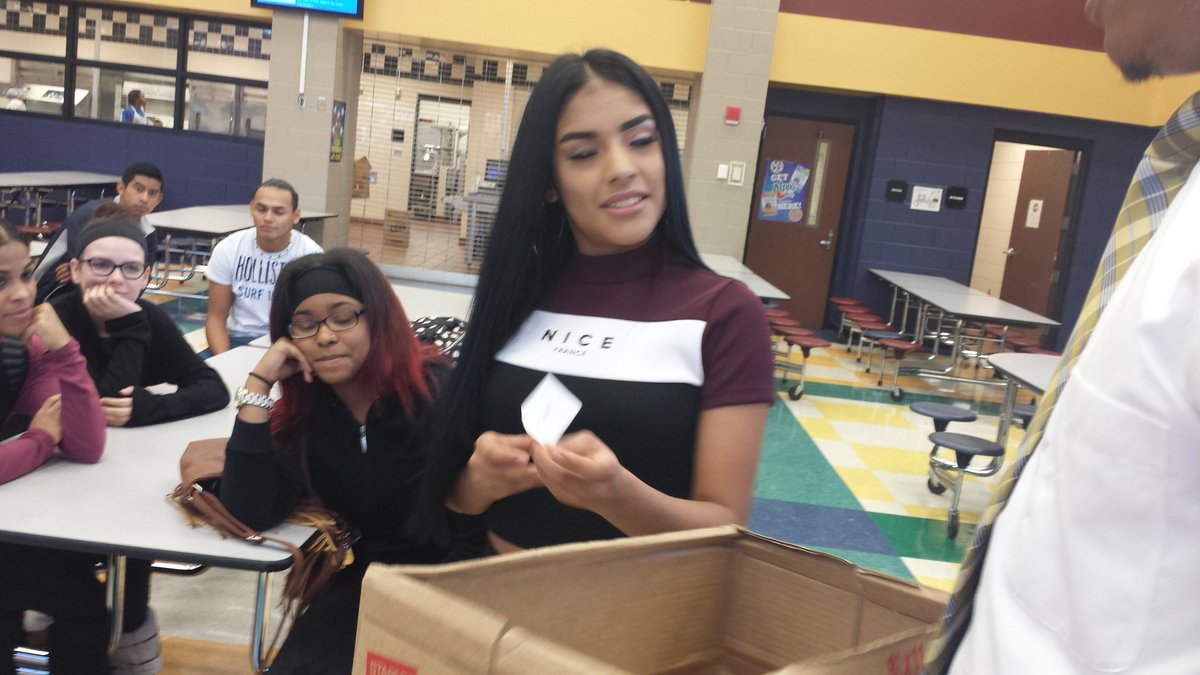 ProudtoPartner's tweet photo. Very rewarding day at Columbia High School! It pays to be at school! Attendance matters! 3 P's...Purpose, Process, Payoff! #PtP2016 https://t.co/GqAgM7pOJG