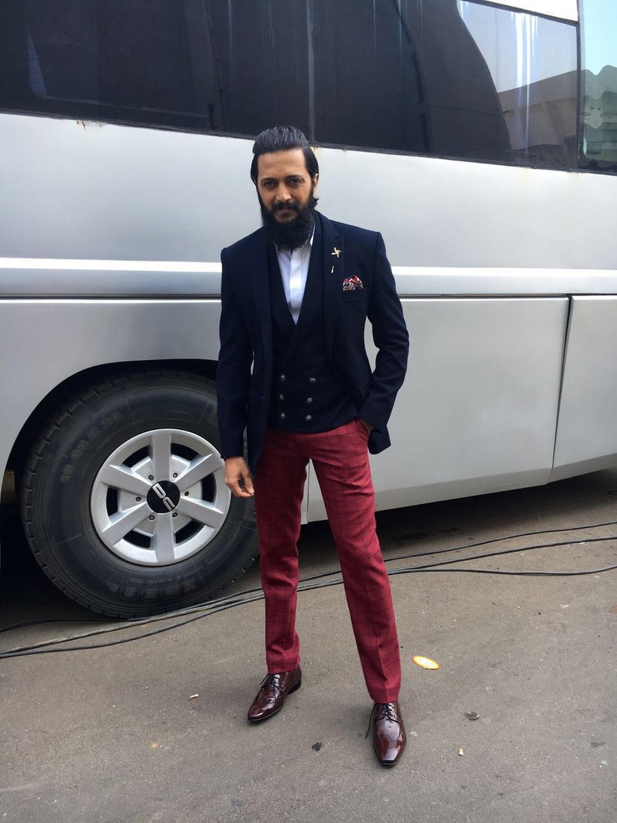 AlbertoTorresiS's tweet photo. @Riteishd is painting the town #Red in #Stylish Alberto Torresi #shoes. Get it here https://t.co/OYj3HtraCP #CelebrityStyle #AttitudeInStyle https://t.co/UcQ4xWwyE1