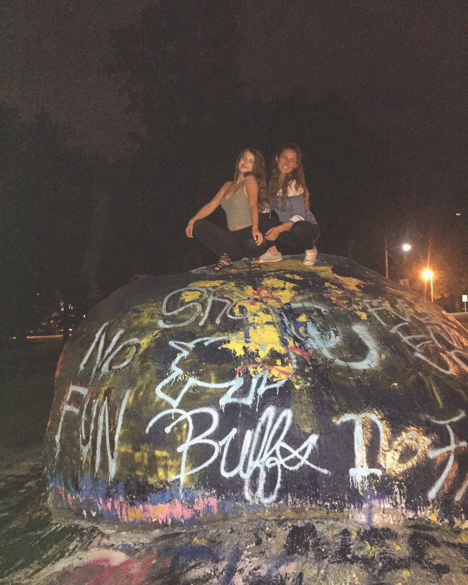 GEMorin37's tweet photo. HBD to my BB!! Finally 18, I so proud. @kenziekiing https://t.co/jubBh1bNsQ