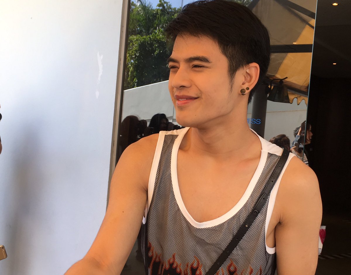 tanaporn_pun's tweet photo. วันนี้หนูน่ารัก สดใสอีกแล้วอ่ะ มาลุคนี้แฟนคลับก้ตายกันน่ะสิครับ🐷 #Benzji #Lifefordparis #Dacsh #Optimushairproduct https://t.co/FJdIdC3MzW