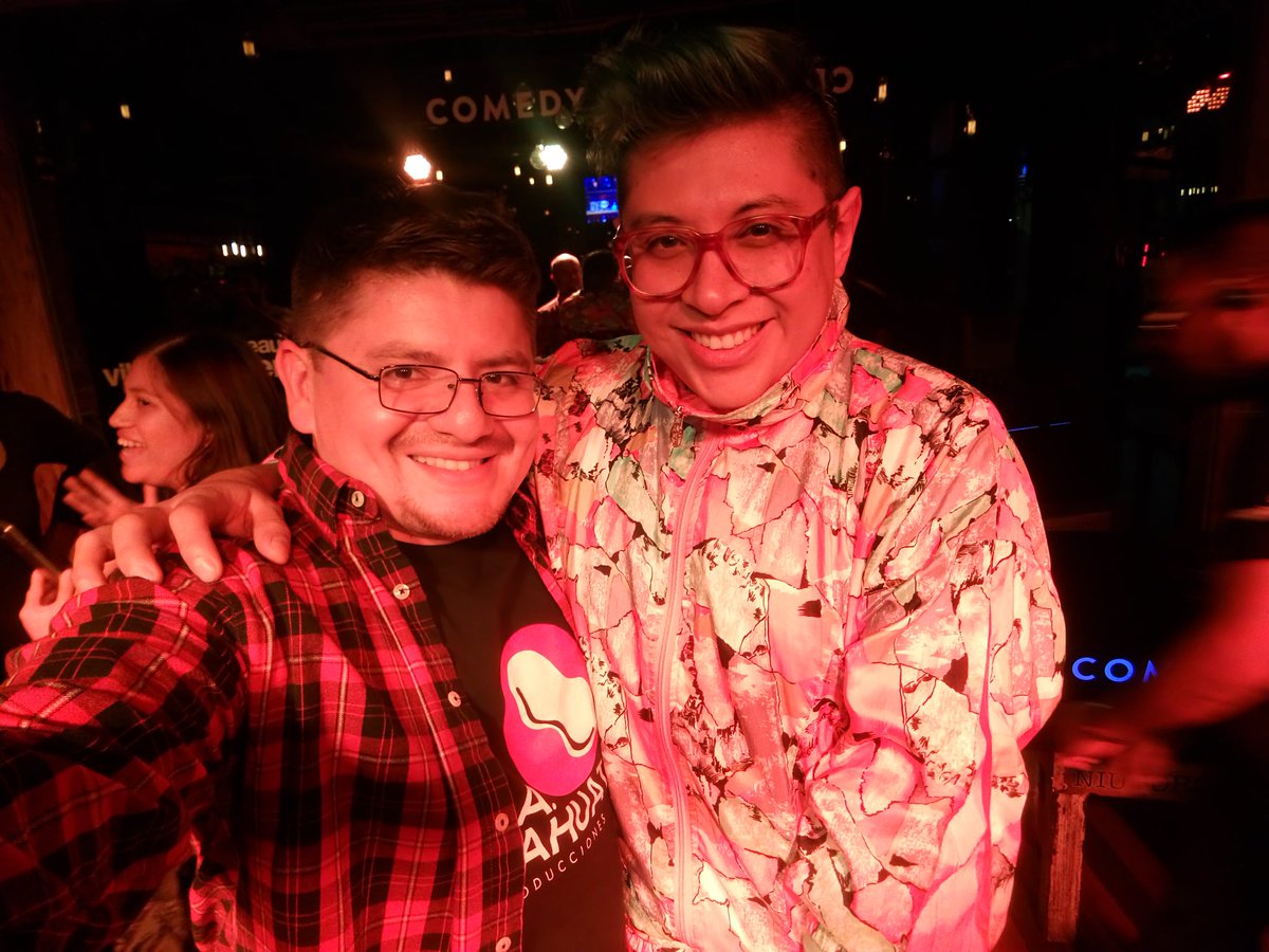 elbuenjavi8's tweet photo. Recuerdos del #ComedyFestmx en #CDMX con @manunisima el día del Openmic en @NiuyorquinaB Gracias por todo!!! https://t.co/mE2mqjx8NT
