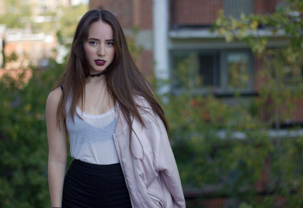LaColombeGirl's tweet photo. Fall essential #1? My baby pink bomber jacket of course! Check out my blog for some inspo on how to style it https://t.co/lk67augA1k https://t.co/OMD797V1Yg
