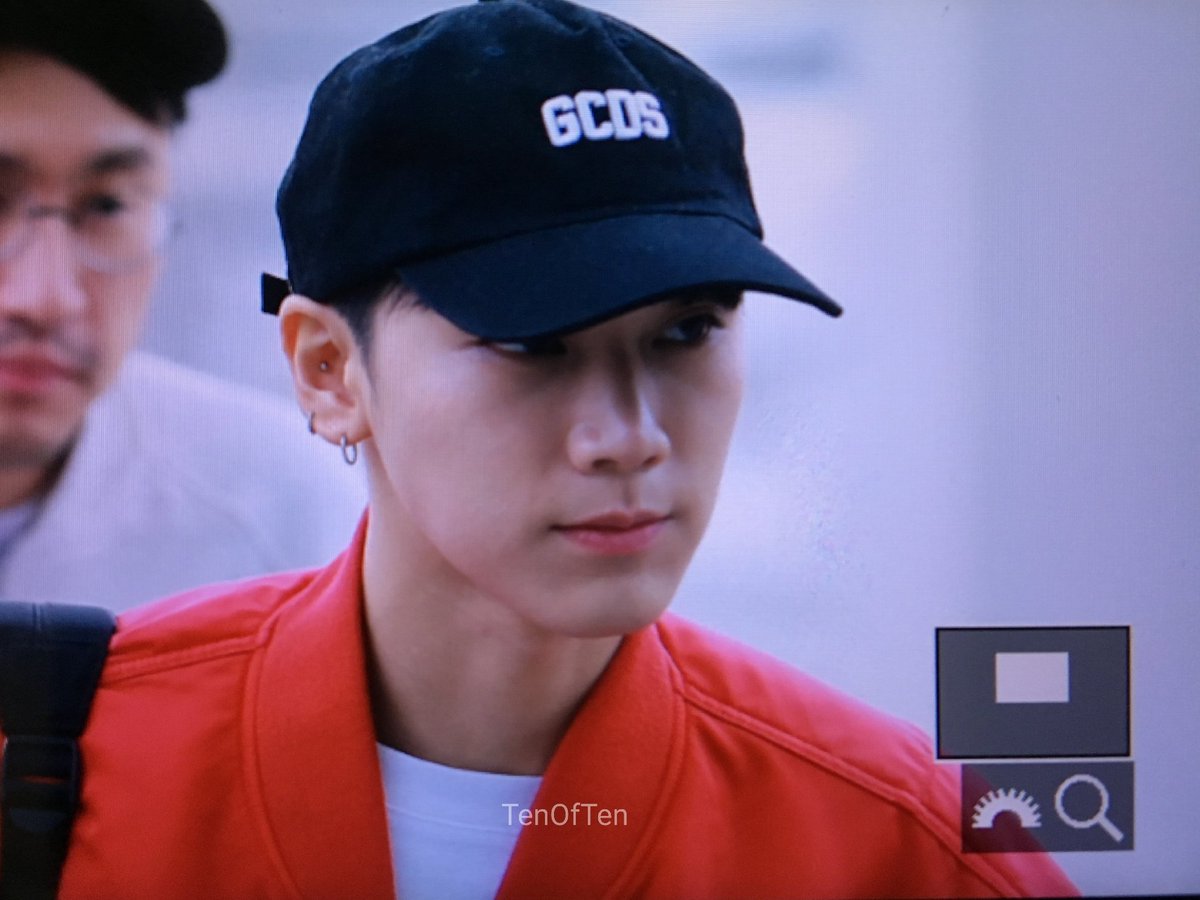 TENOFTEN96's tweet photo. 161130 😊  #탠 #TEN #NCT #NCTU https://t.co/Pbdl7ZYj7P
