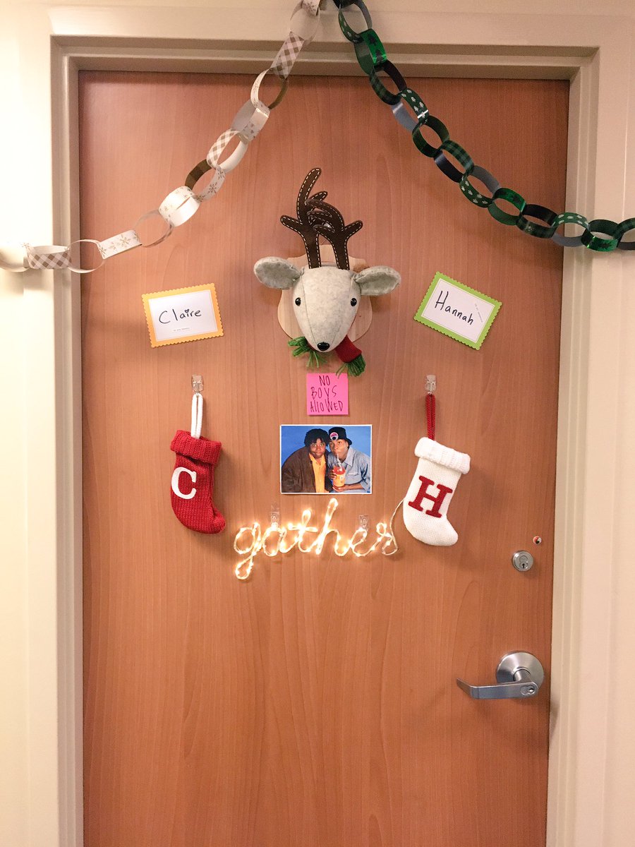 HannahHunt3's tweet photo. U KNO ROOM 503 BE FESTIVE AF https://t.co/OX86ZZNQ7o