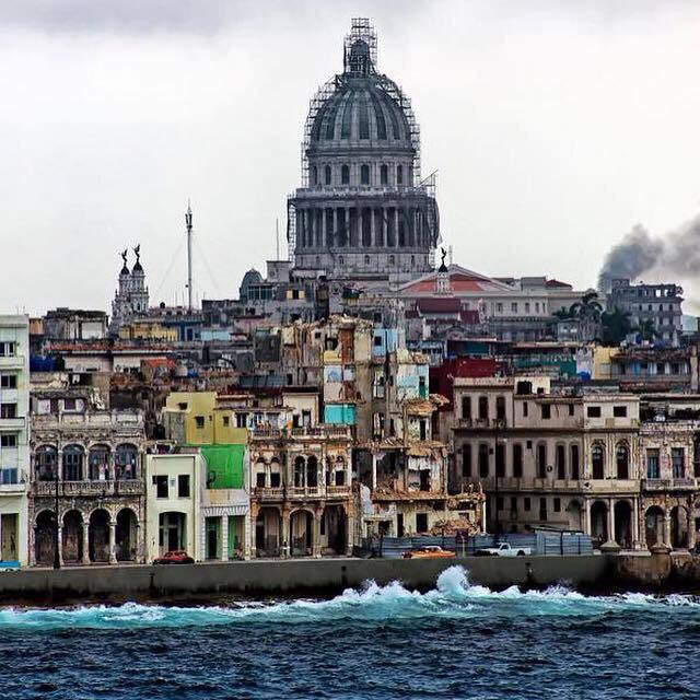 BAINOA76's tweet photo. No es La Habana después de100 años sin civilización es La Habana después de 57 años de comunismo castrista, la destrucción socialista.#Cuba https://t.co/FQL6dfq9JL