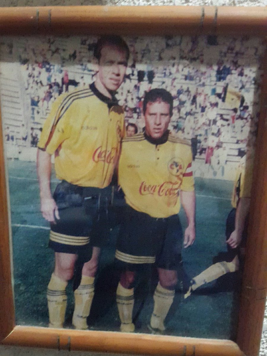 grilloguzman's tweet photo. @UpalabraMX Que no se le olvide al Capitán García Aspe quien es el más grande y que vistió esa camisa 
#LaVolpeOSosa https://t.co/YihByn4tU4