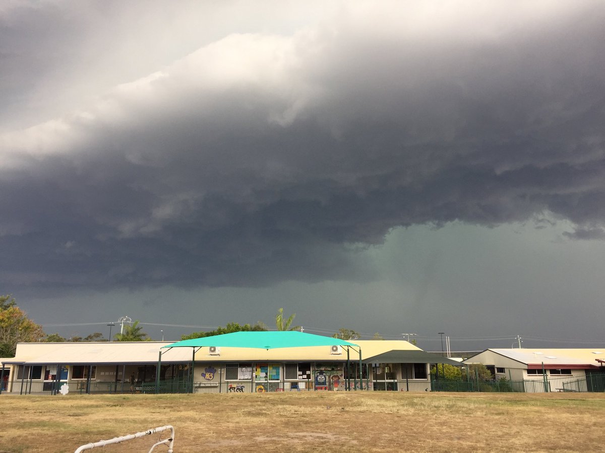 jodieobrien's tweet photo. Taken before it hailed in Calamvale this afternoon. #bnestorm #bneweather #seqstorm @couriermail https://t.co/p1SI5dOzDL
