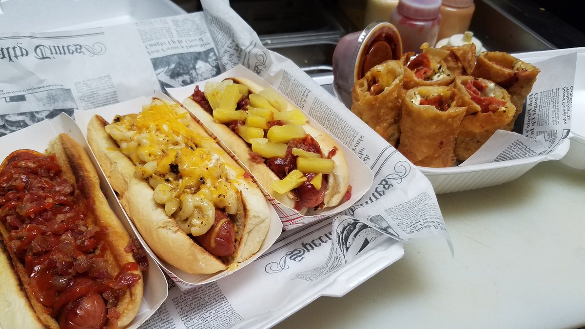 weiniedogs's tweet photo. Im still here. Let me feed you. Inside Chicageaux or Waitr. Or Cowboys on Sat nights. ❤❤❤❤ https://t.co/dhsBHbNu1L