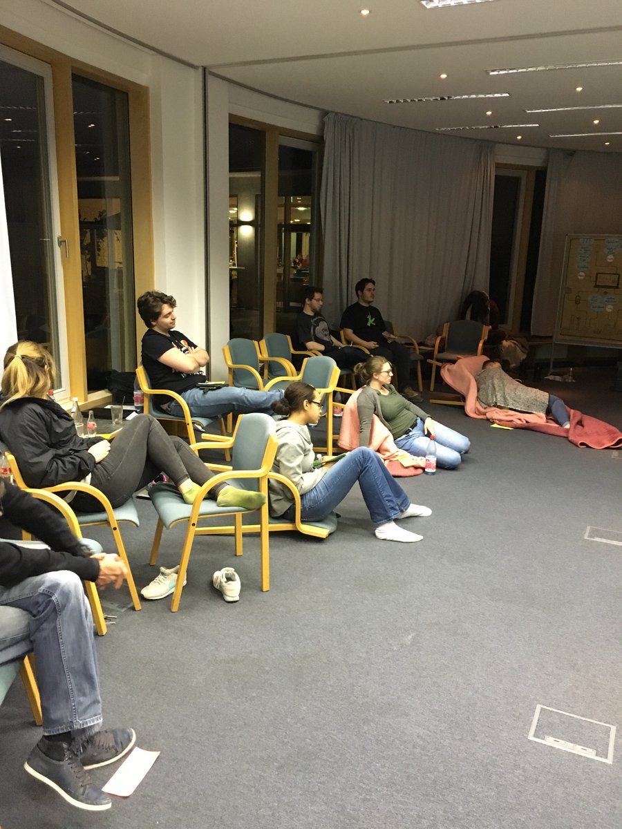 Keine Digitalisierung hilft bei Müdigkeit ;-), wir wünschen euch einen guten Morgen und unseren Teilnehmenden gute Nacht #TNFprojekt