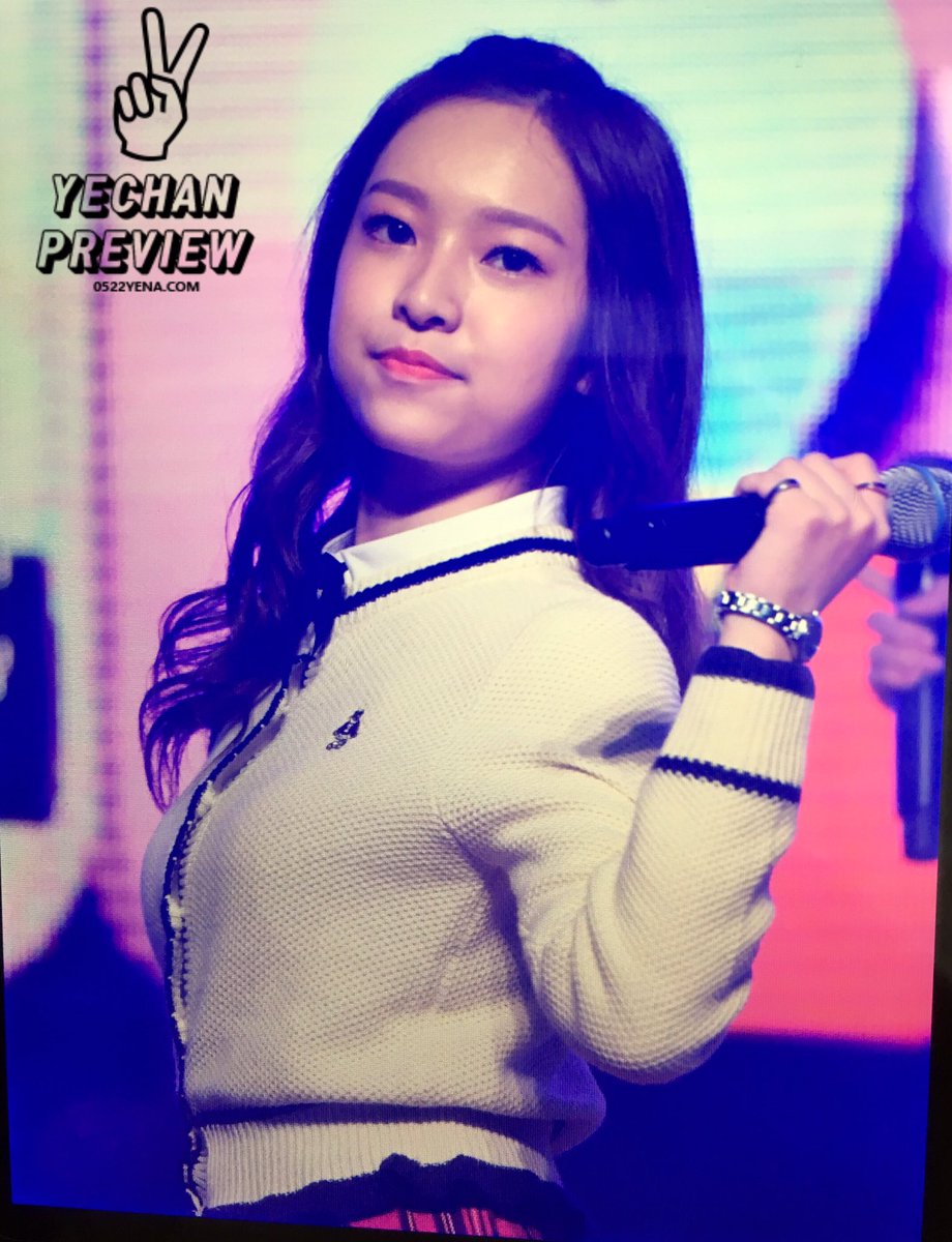 YECHAN_YENA's tweet photo. 161130 성동구 고3 힐링 축제 #에이프릴 #예나 프리뷰

예나야 아프지말고 ㅠㅠㅠㅠㅠㅠㅠㅠㅠㅠㅠㅠㅠㅠㅠ
#APRIL #YENA @APRIL_DSPmedia @4wallE https://t.co/tnD4A1EzeO