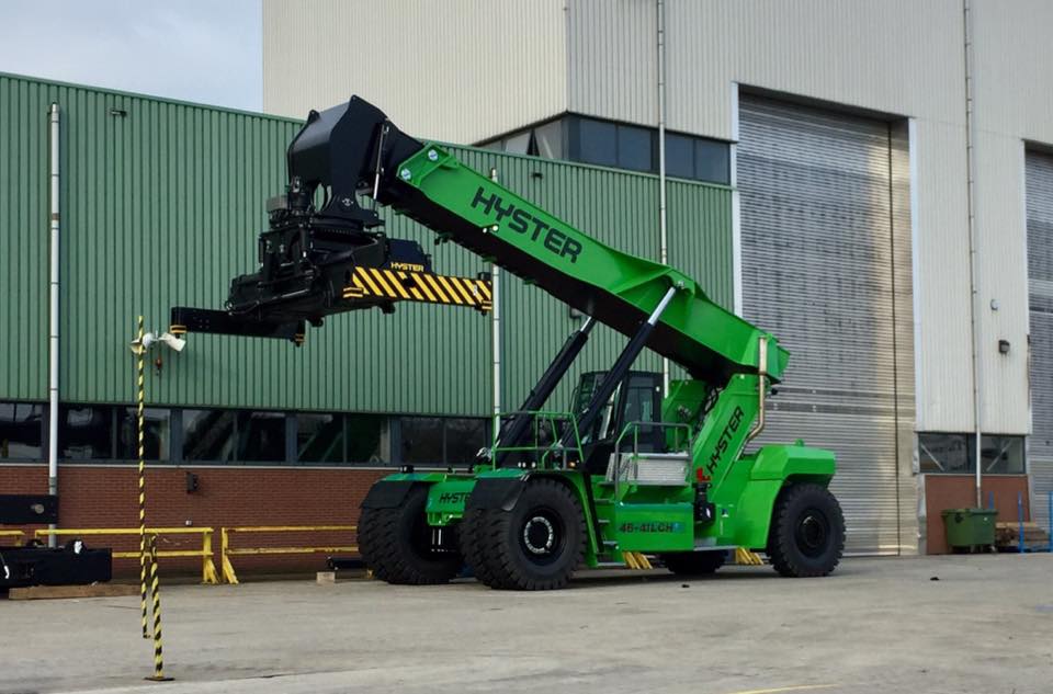 Wow! Check out this custom painted 46 ton #Hyster reachstacker. #Hulk #GreenMachine