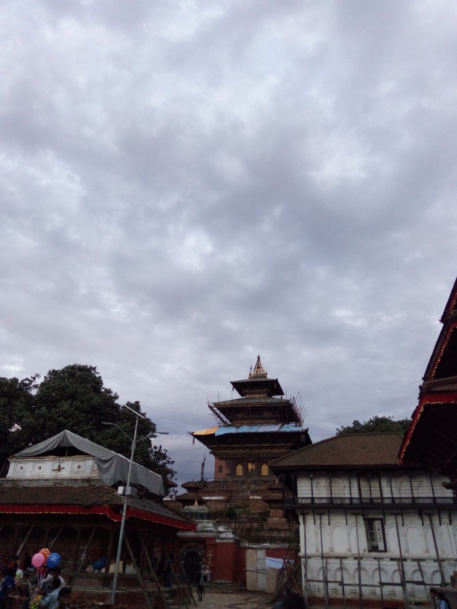 longwalkad's tweet photo. #kathmandu_nepal #Talejutemple #hindu_godess #Malla_dynasty #15th_century temple, A glimpse of Kathmandu Durbar Square. https://t.co/dysntN6sn0