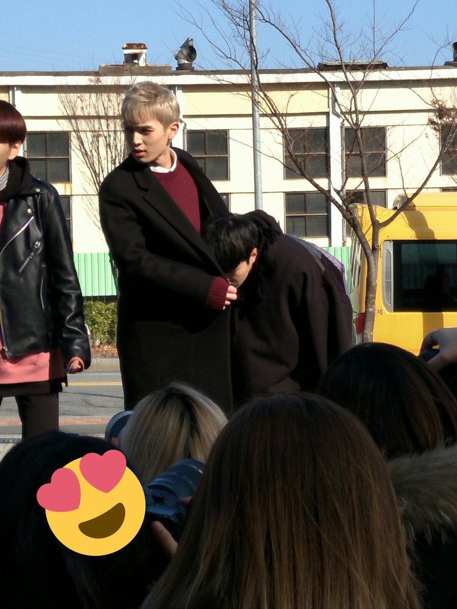 xiaology10's tweet photo. Bitto was cold and embarrassed by the members so he hid in Gyujin's coat 💕 so cute 😭😭 #UP10TION #GyuBit #규빝 #업텐션 #Gyujin #Bitto https://t.co/VydXVyd4GK