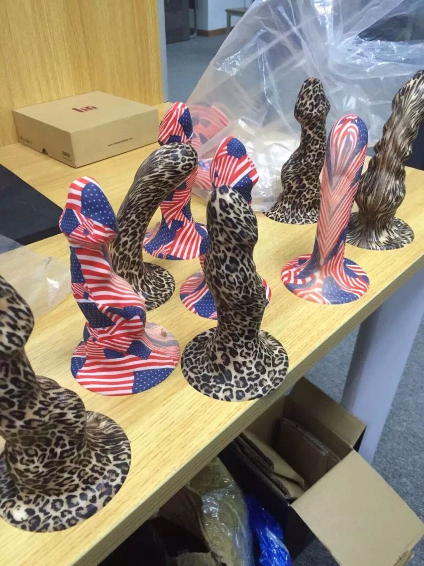 EricYinke's tweet photo. Leopard &amp; US Flags suction cup dildo, our new collection and it's customizable ! https://t.co/cpdVUixUEZ