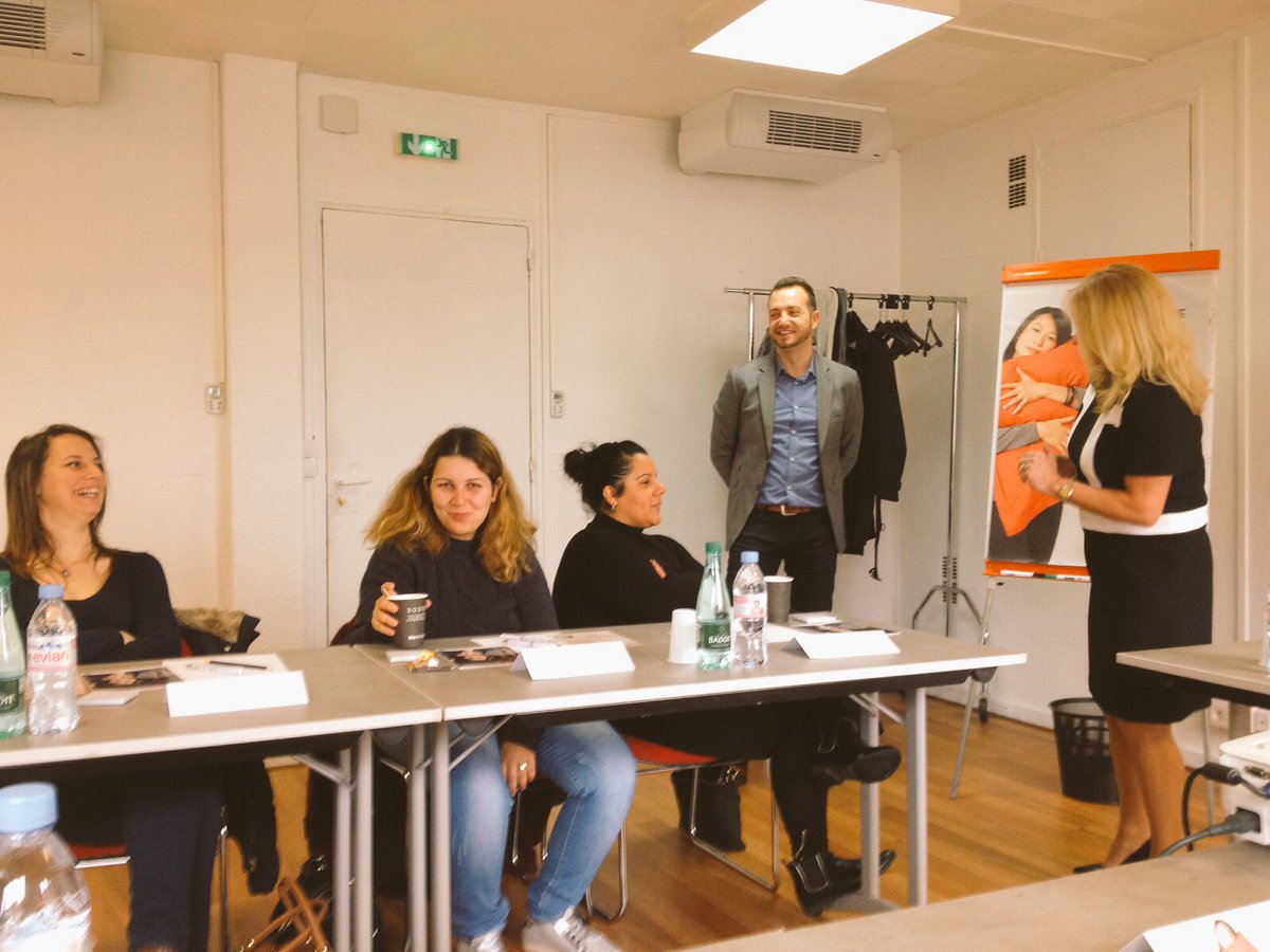 AxaLaurensou's tweet photo. Réunion pour elle #axaso #elle #reunionpourelle #instantspro https://t.co/WDT6Ziqu1f