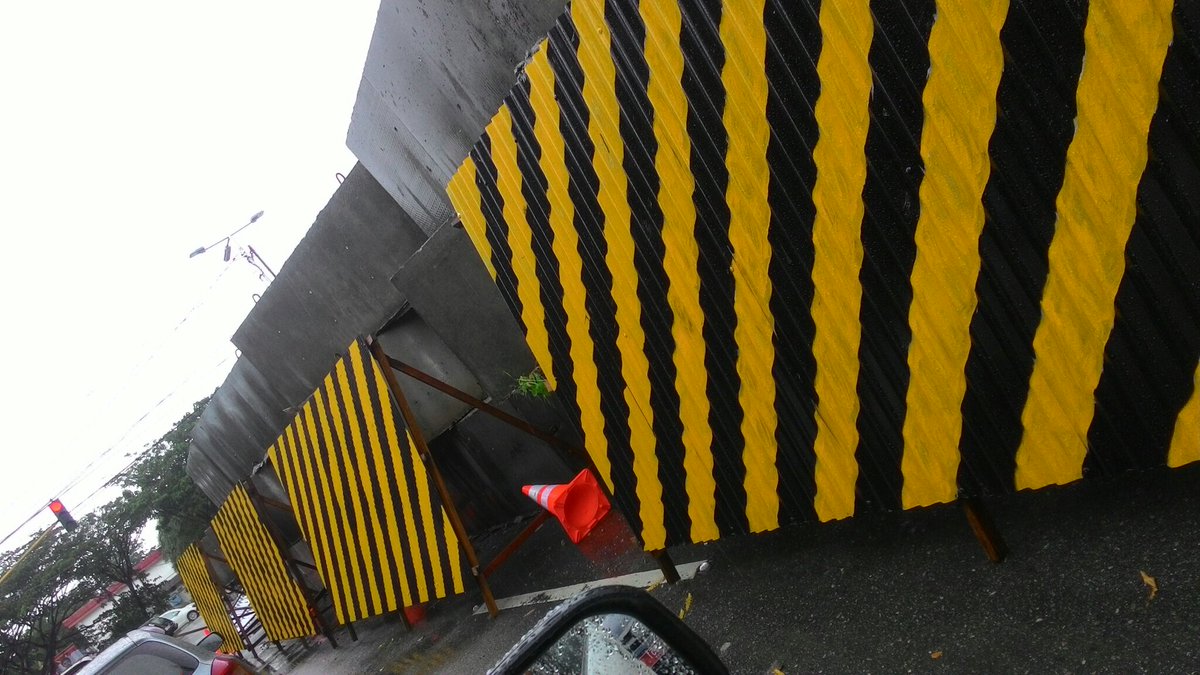 prio_dr's tweet photo. @IklanBalikpapan aada tumpukan beton di lapumerah yg bikin macet https://t.co/aMeDECMhfc