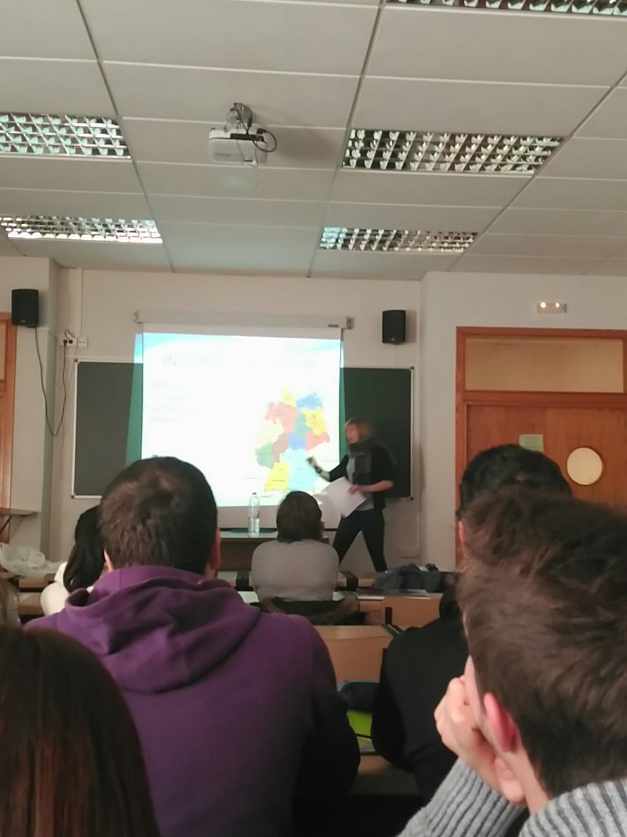 Davidbcburgos's tweet photo. Charla sobre el sistema educativo alemán por parte de nuestra compañera de erasmus Johanne. https://t.co/YkIfsf2j8M