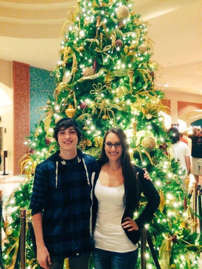 HollyyLive's tweet photo. HAPPY BIRTHDAY TO ONE OF MY FAVORITES @hudsonwisler I LOVE YOU!!! and I miss you tons. Give him a hug for me please @Madiefhull 💕 https://t.co/dTnwlWLOe1