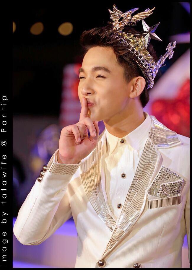 วันนี้ครบรอบเจ้าชายริท&amp;เจ้าหญิงคิมเบอร์รี่ งานเปิดไฟต้นคริสมาสต์@ centralworld (1) 
#ขอบคุณเจ้าของรูปนะค้าบ💚