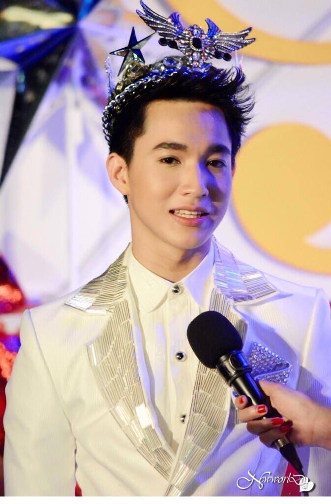 ritzthestar_fc's tweet photo. วันนี้ครบรอบเจ้าชายริท&amp;เจ้าหญิงคิมเบอร์รี่ งานเปิดไฟต้นคริสมาสต์@ centralworld (1) 
#ขอบคุณเจ้าของรูปนะค้าบ💚 https://t.co/mJoe9uwC3E