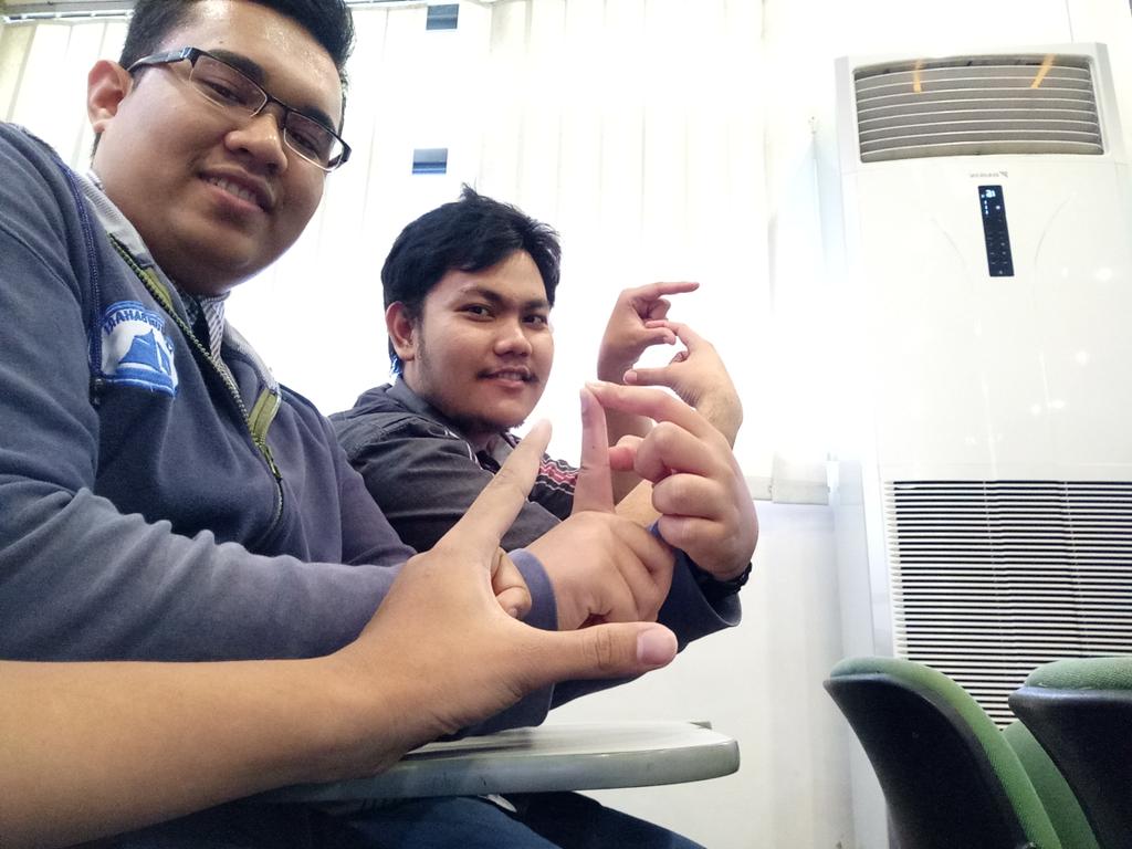 resturridge_'s tweet photo. Aku dan LPS. #LPSpulangkampus
@lps_idic https://t.co/vRXYg1pk17