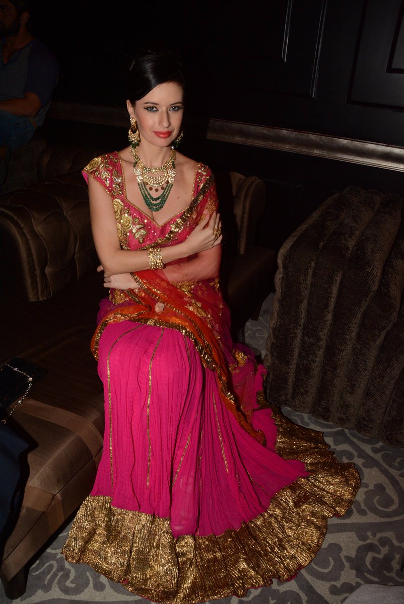 Stunning lehenga saree by #seemakhan and the perfect jewelry by #satyanifinejewels #maheepkapoor .....#Bandra190