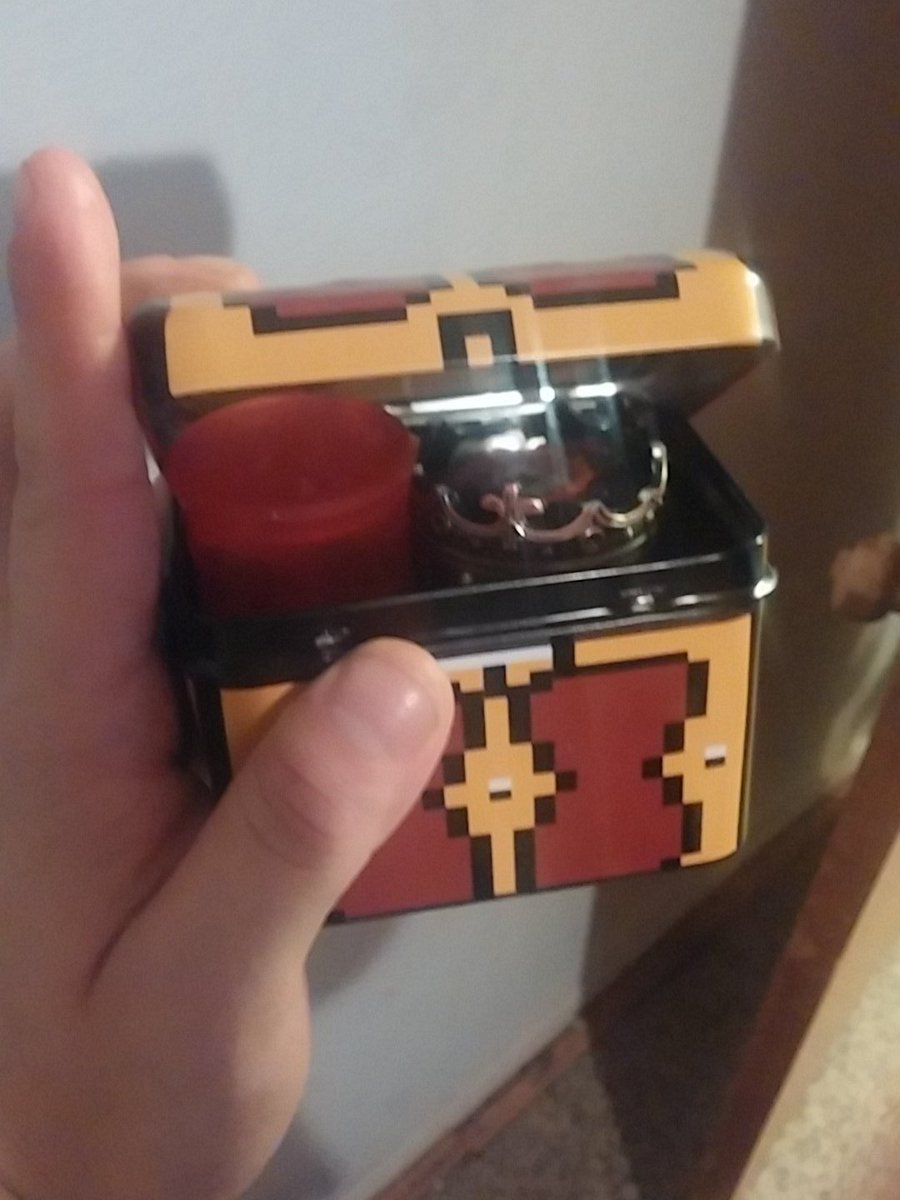 Nevosvel's tweet photo. I like to hide my weed box and look for it every time I smoke so when I lose it, it's like finding a treasure @u@ https://t.co/ibcNnREs2W
