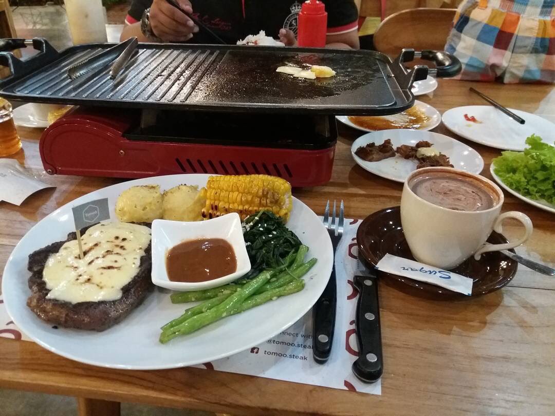TomooSteak's tweet photo. Pengen steak atau grill untuk dinner malam ini? Atau mau dua-duanya? 

Repost photo @ardhinafinzia https://t.co/S8wWiCo1LC