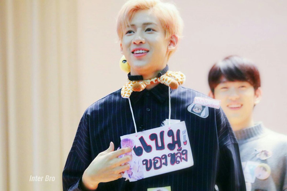 Inter_Bro's tweet photo. Cheongyangni Fansign 081016
บวมบวม💜😊🐍
#BamBam #GOT7 #GOT7HARDCARRY #got2day2016 #뱀뱀 #갓세븐 @BamBam1A https://t.co/SX0qtP1jSp