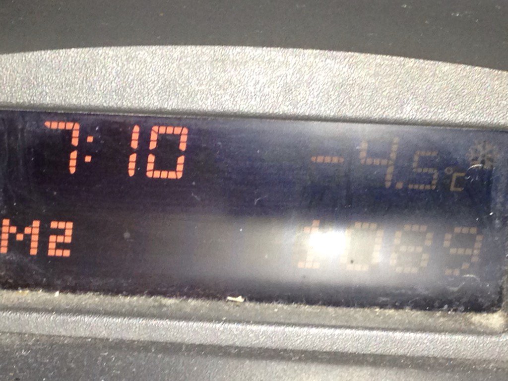 AveryWindows's tweet image. -4.5 getting colder. Not nice for cleaning windows.