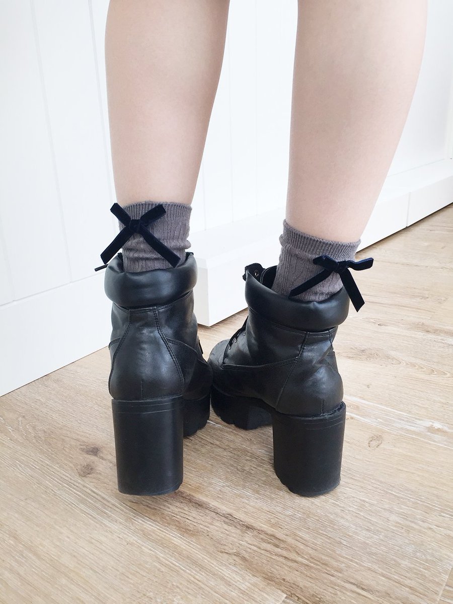 チュチュアンナ No Twitter 新しい冬のリボンソックス入荷しました 18cm丈なのでショートブーツに合わせても靴下 が隠れるとなく 履けちゃいます リボンがちゃんと見えるのがいいですね W