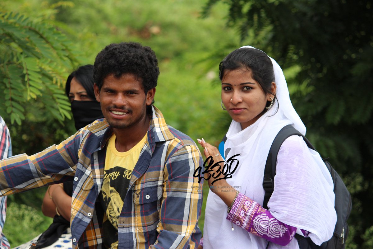 Chittaramedia's tweet photo. #Tarle Village starring Singri gowda (century gowda),Channe gowda (Gadappa),Thammanna and Abhi directed by Raghu @Ramya_FC @shreyass9797 https://t.co/JnHAe0UqWR