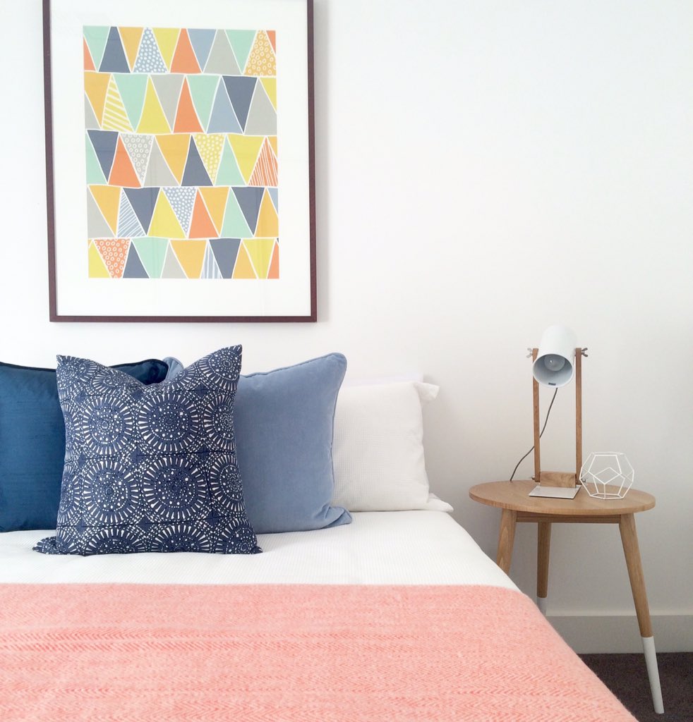 Action shot from this mornings styling 🙌🏽
#dressedforsale #realestate #propertystyling