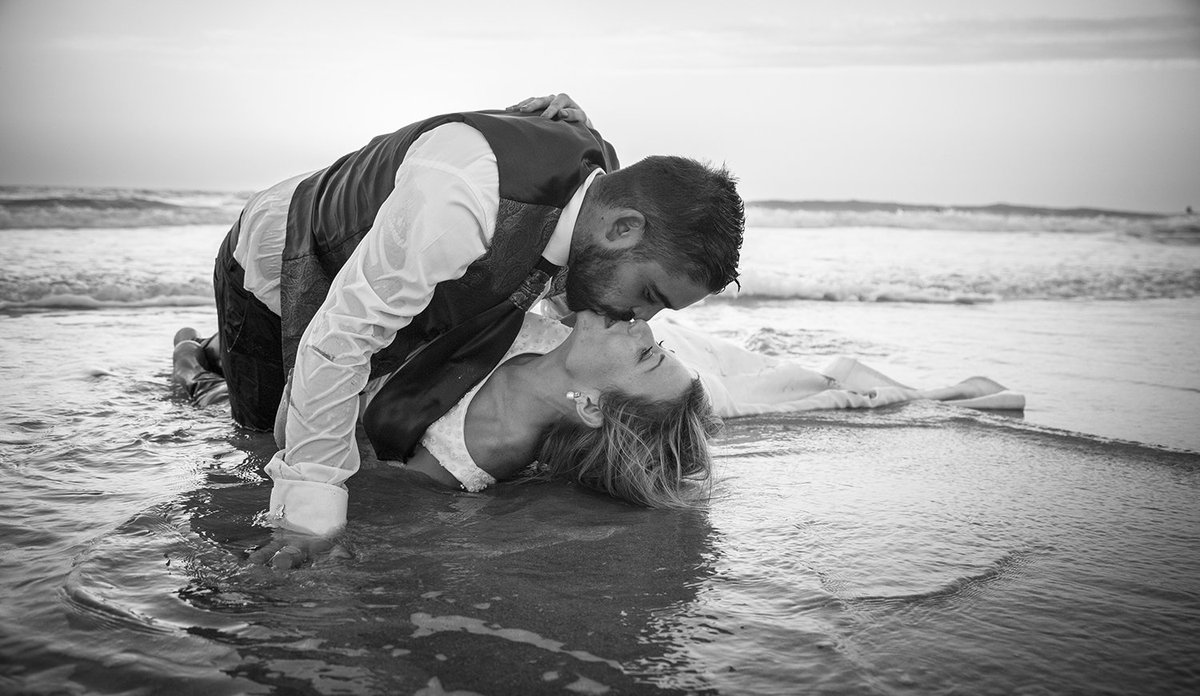 LuisGilPhoto's tweet photo. ¿Te casas?
Super promo Pre-boda en Madrid y post-boda en Cádiz.
Informate  https://t.co/szP5wcLYOJ
#boda #mecaso #fotografo #reportajes https://t.co/6d76sKuLXl