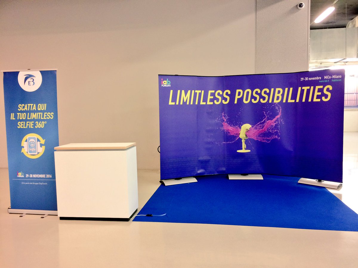 Qui è tutto pronto per un'altra giornata di Selfie 360! Ci vediamo qui. 😁📸 #iabforum