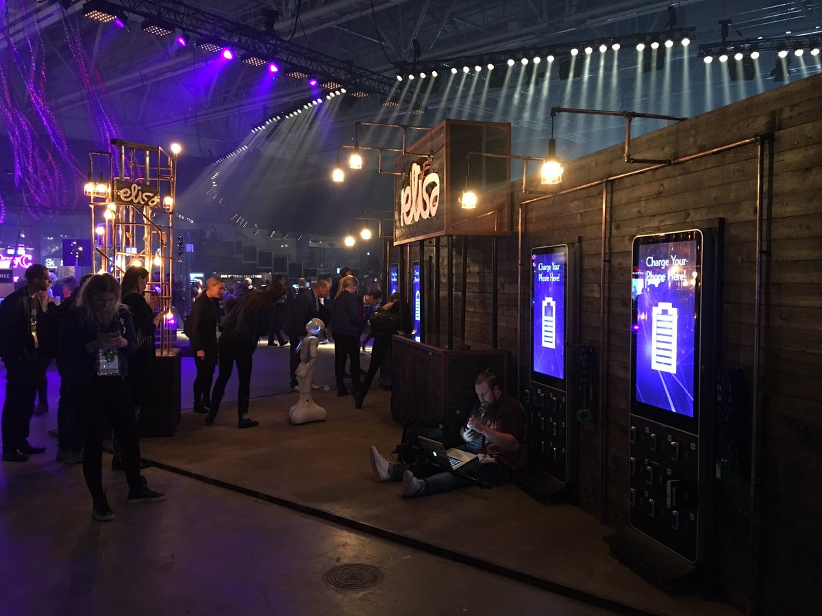 You can charge your phone here! Welcome! #elisaXSlush #Slush16 <a href="/ElisaOyj/">Elisa</a>