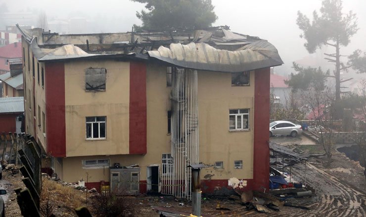 DikenComTr's tweet photo. 11 öğrenciye mezar olan cemaat yurdundaki dehşetin izleri sabah ortaya çıktı
https://t.co/XJIEGLOepm https://t.co/Y5kGwauoIy