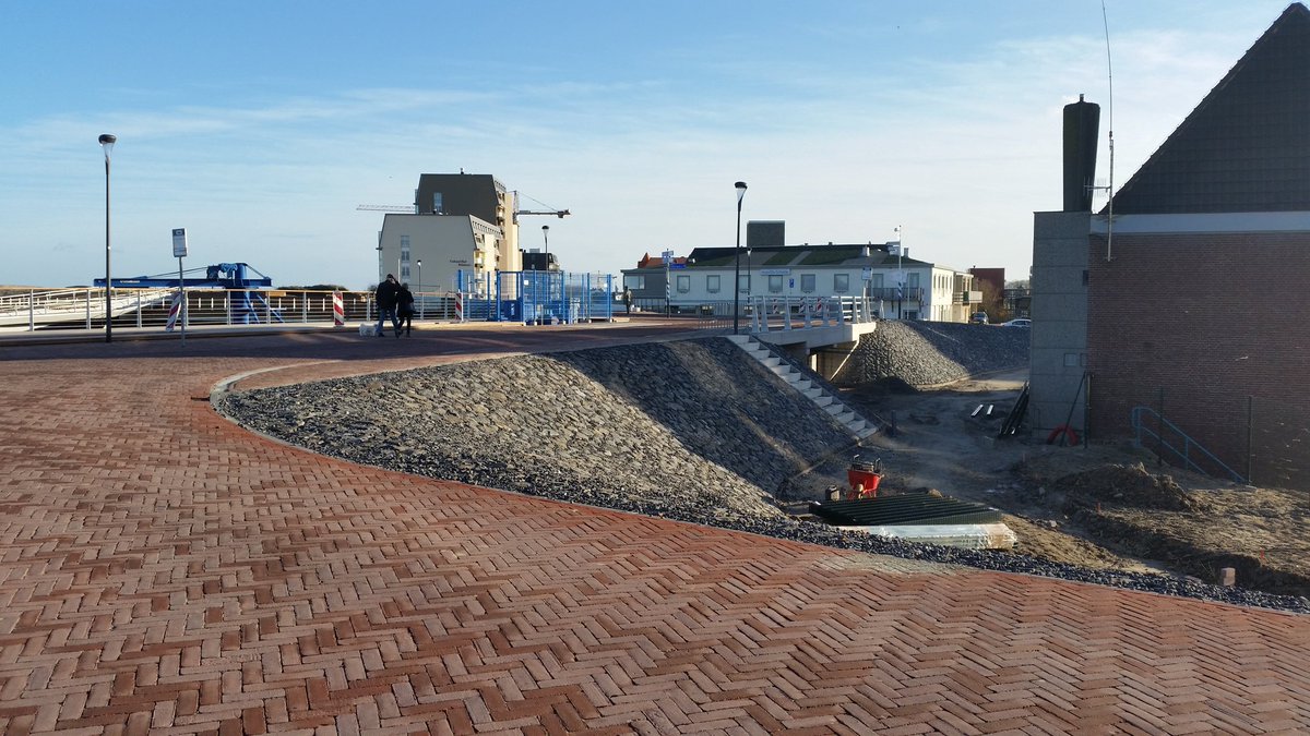 Het Maritiem Balkon is zo goed als klaar, maar we werken nog aan het onderhoudspad langs het gemaal #CADZAND-Maritiem