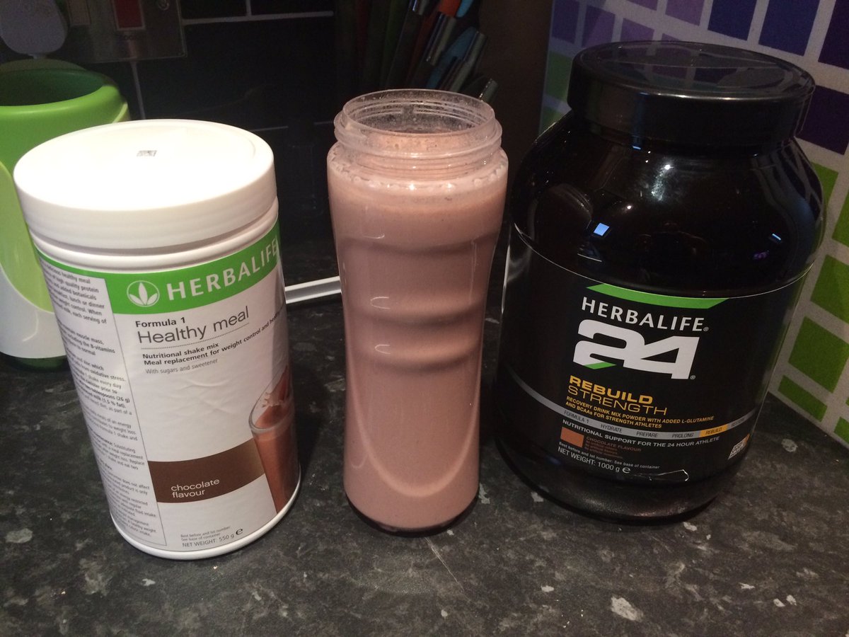 SCFragrances's tweet photo. Double Chocolate &amp; Fresh Strawberry Shake 🍓🍫Packed full of nutrition to give me the best start to the day👍🏻 #HerbalifeNutrition https://t.co/GSyUDgXvi1