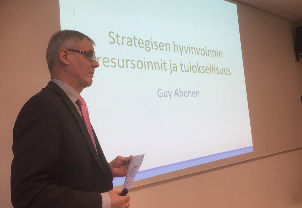 AuraOssi's tweet photo. Julkkarit jatkuu #eurot #esiin @gahonen #SHjoht #tutkimus #johtaminen https://t.co/uZLdGz1JO6