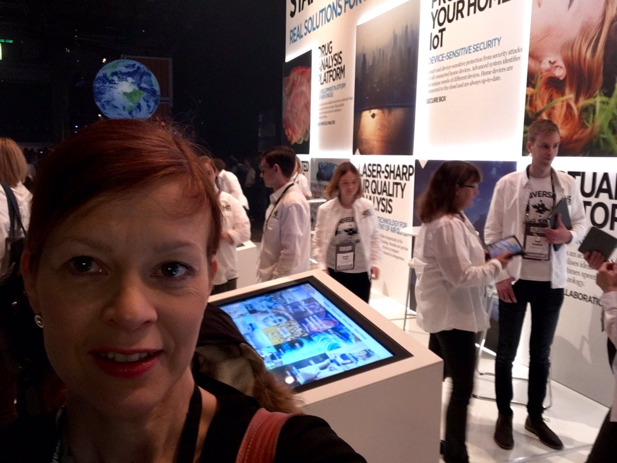 HannaHei's tweet photo. It's #slushscience16 time! @helsinkiuni @SlushHQ #robotiikka #data #ultraphotons https://t.co/1CudDwoapT