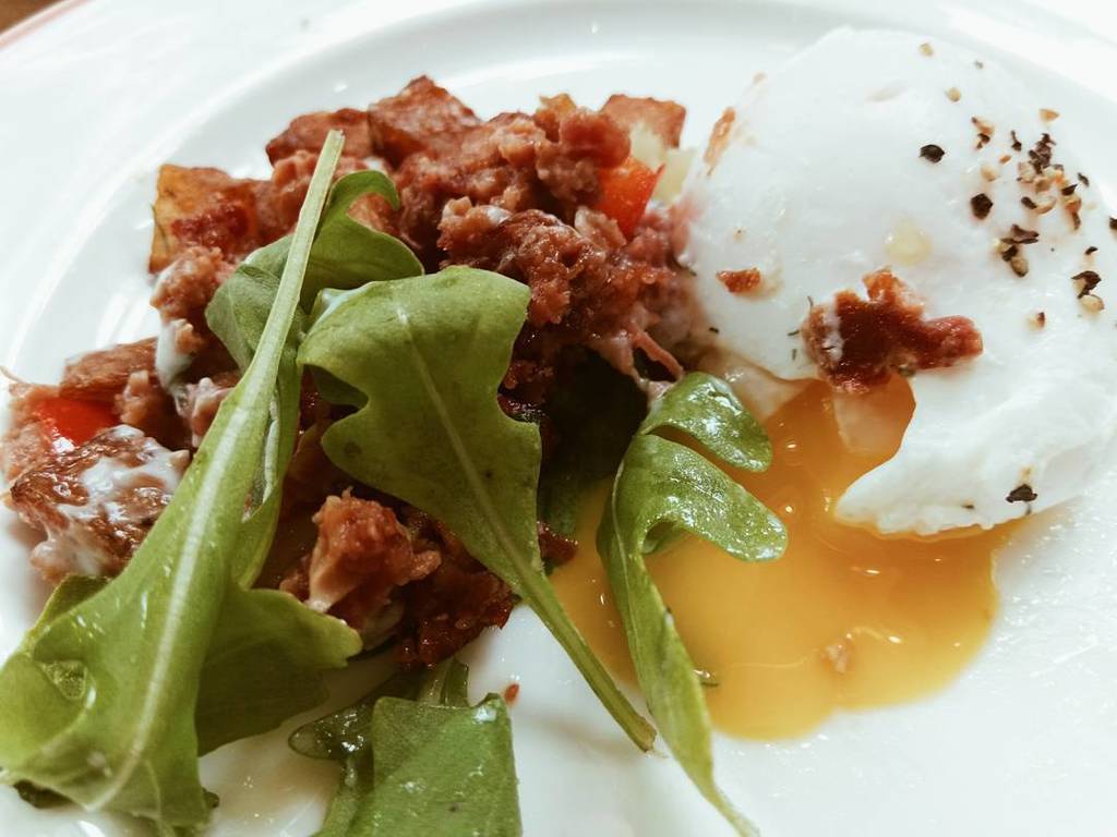 traazil's tweet photo. I broke the egg #yolk.
#CornedBeefHash with #PoachedEggs at #ElephantGrounds at #WanChai.… https://t.co/IjkzWAVPJJ https://t.co/TOG0gkXSgH