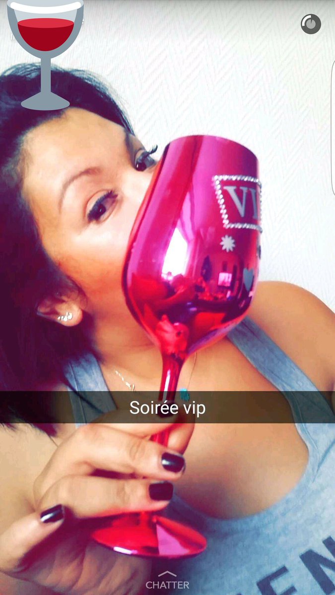 Hannanej's tweet photo. @officieldjecko toujours mon verre ! https://t.co/Yxwdd17rmv