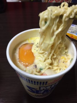 カロリー危険 日清 ミルクシーフードヌードル の最高レシピを紹介 まるでカルボナーラみたいでめちゃウマそう Pouch ポーチ