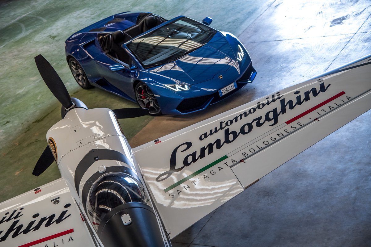 LamborghiniSC's tweet photo. -1 !! We are proud to show you the amazing raceplane that will perform an acrobatic display during the World Final. Stay tuned! #LamboFinal https://t.co/xa2aE43ZfX